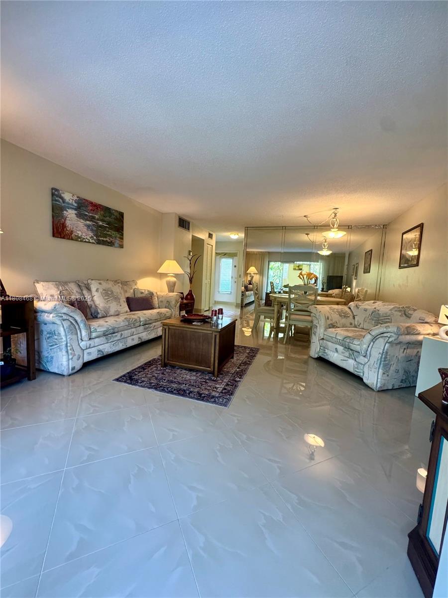 700 Ne 14th Ave 204 Property Photo 1