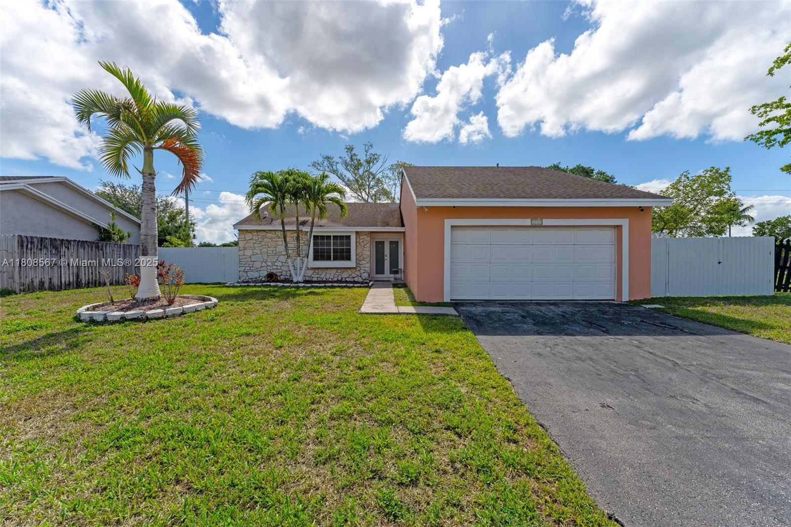 1747 N Goldeneye Ln Property Photo 1