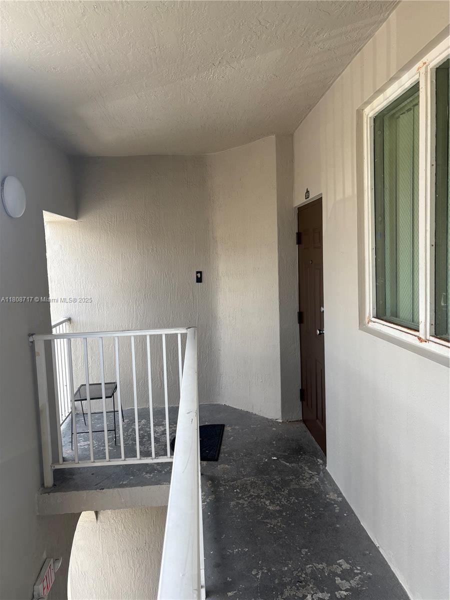 1652 Se 28th St 205 Property Photo 1