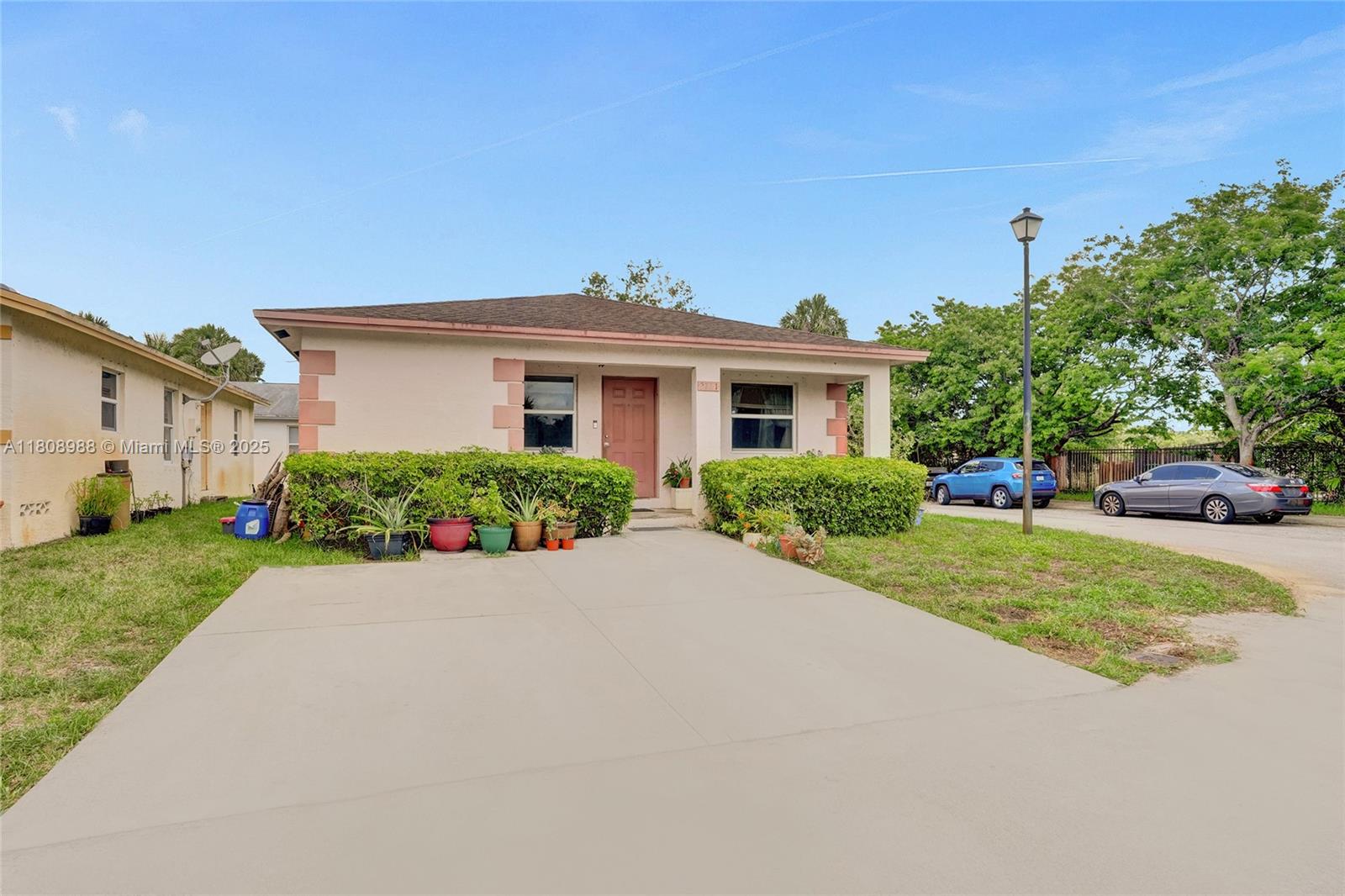 2221 Nw 24th Ct Property Photo 1