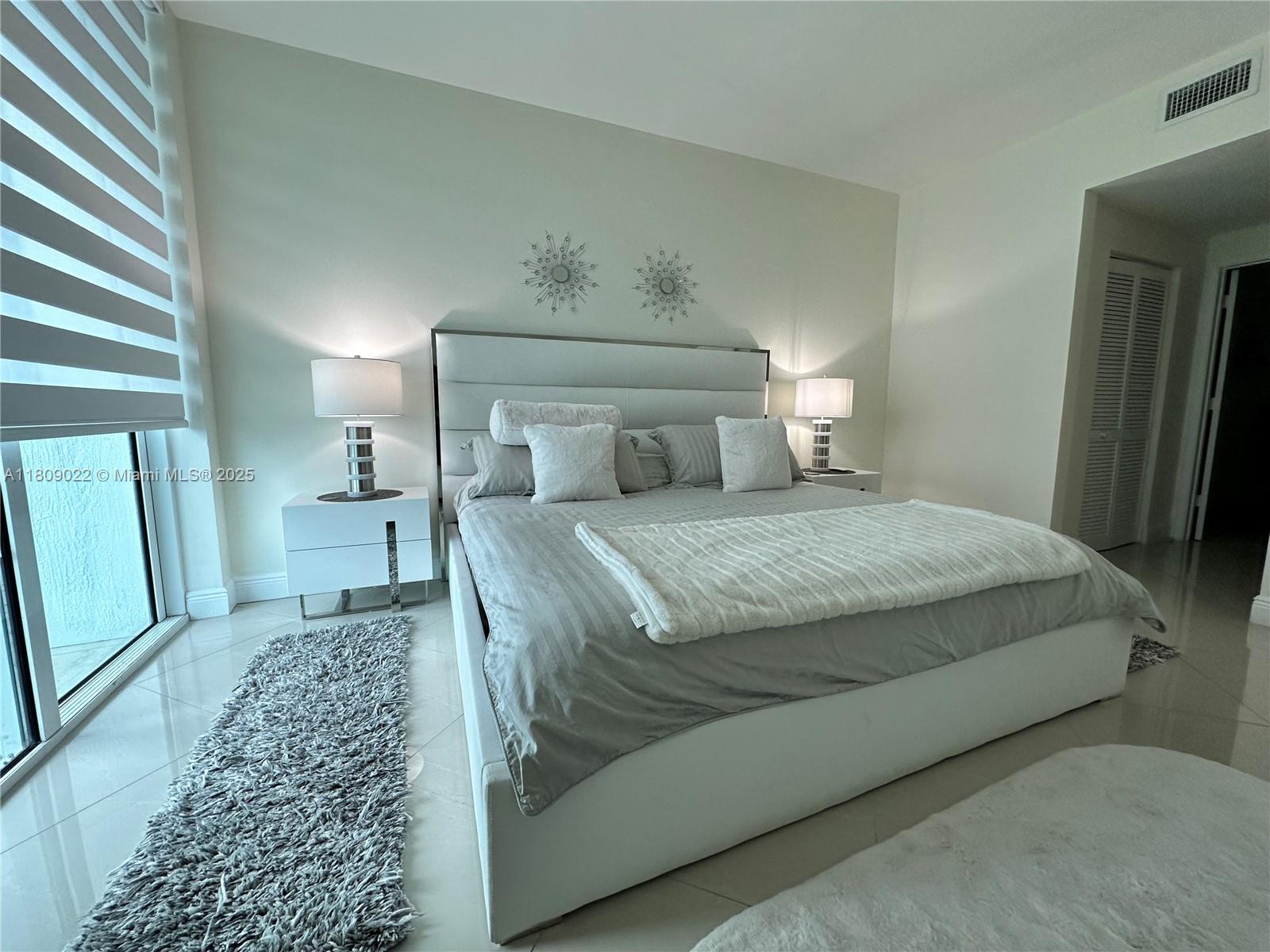 950 Brickell Bay Dr 2607 Property Photo 4