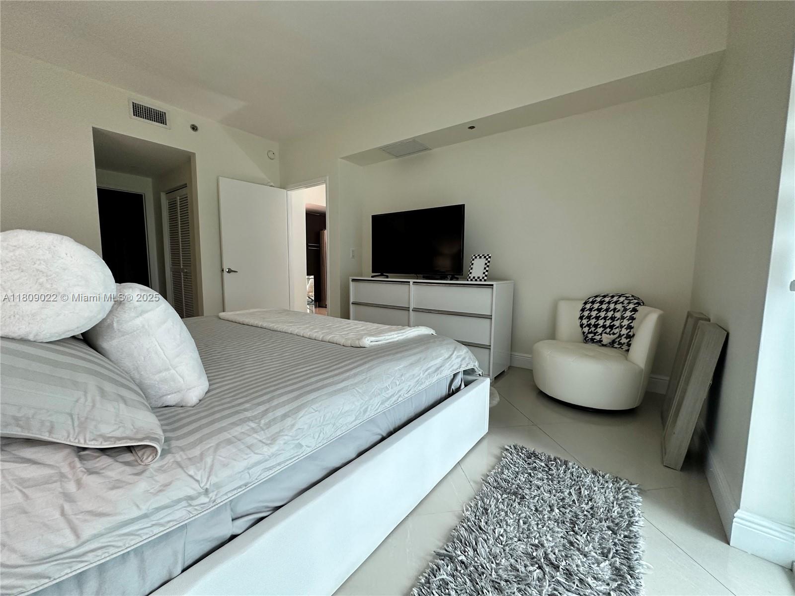 950 Brickell Bay Dr 2607 Property Photo 25