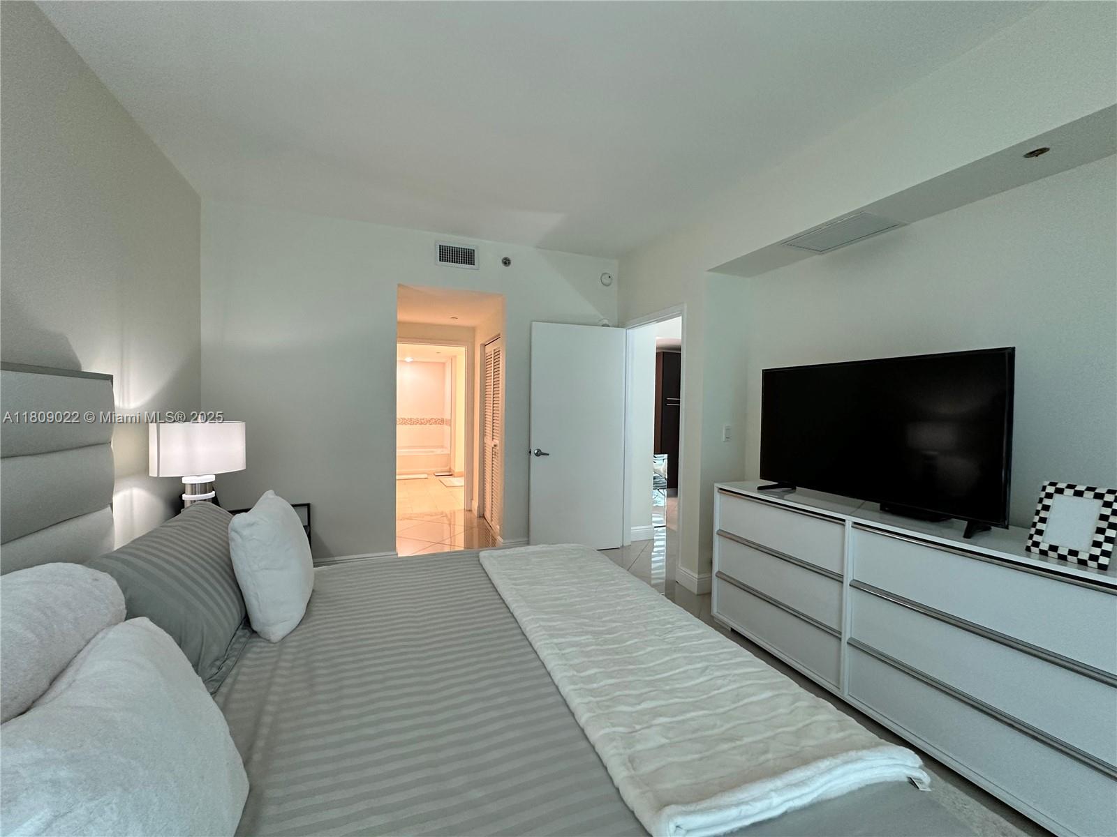 950 Brickell Bay Dr 2607 Property Photo 27