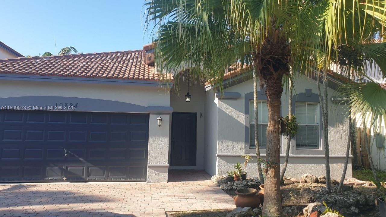 A11809093 Property Photo 1