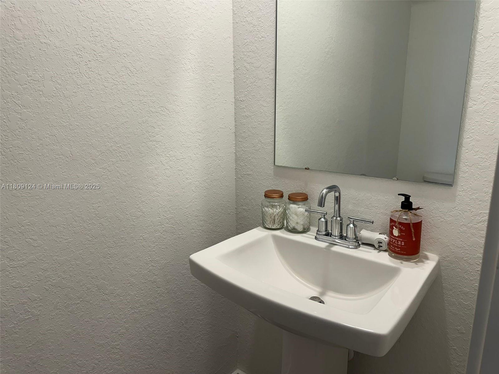 444 Ne 5th Ln Property Photo 23