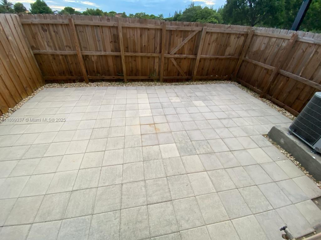 2325 Se 10th St 0 Property Photo 6