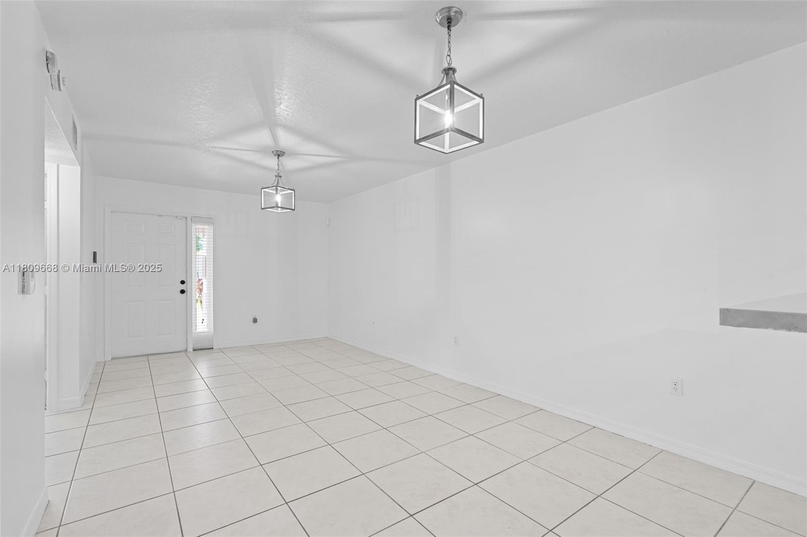 1261 Se 29th St 103-25 Property Photo 8