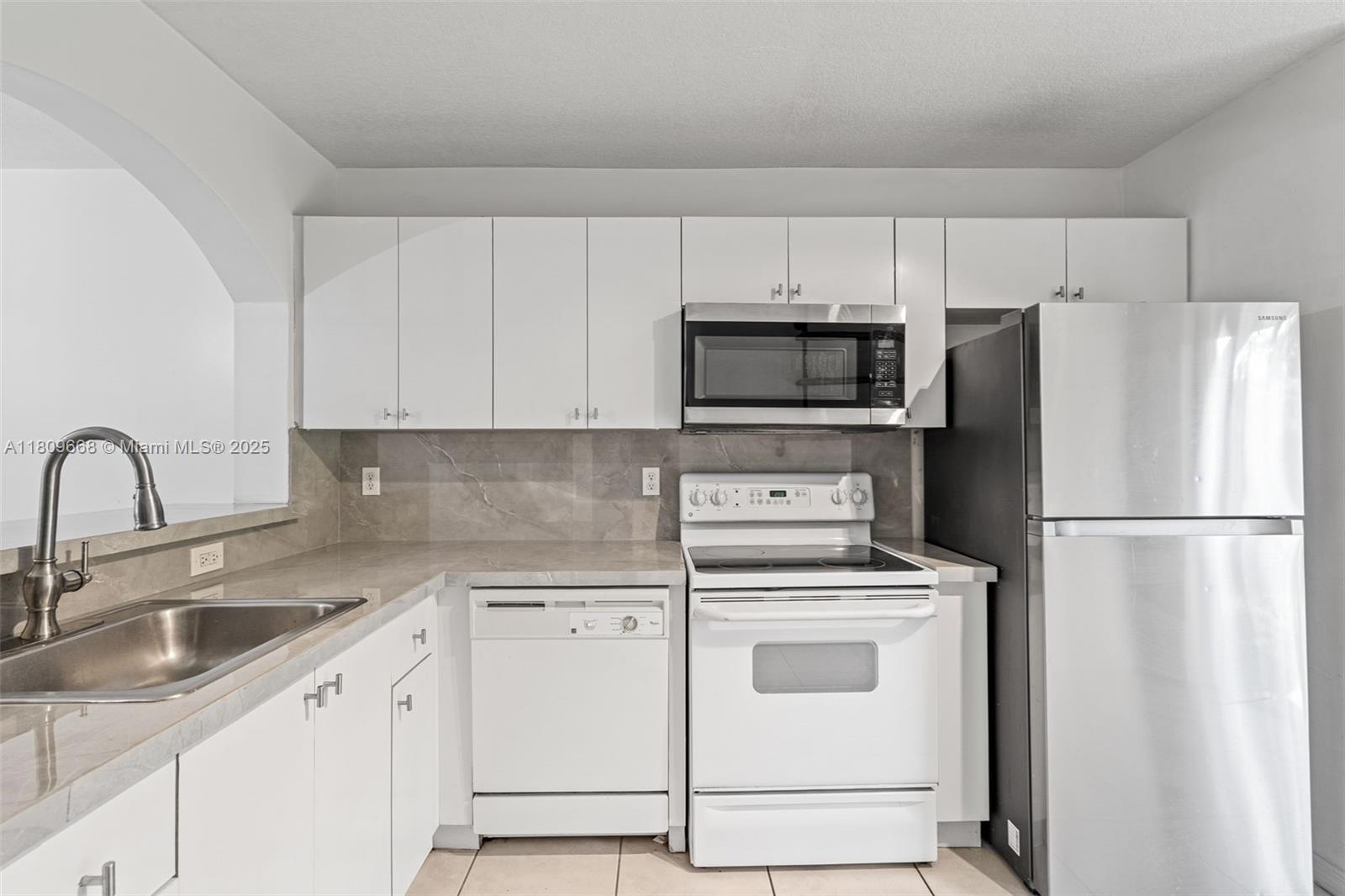 1261 Se 29th St 103-25 Property Photo 10