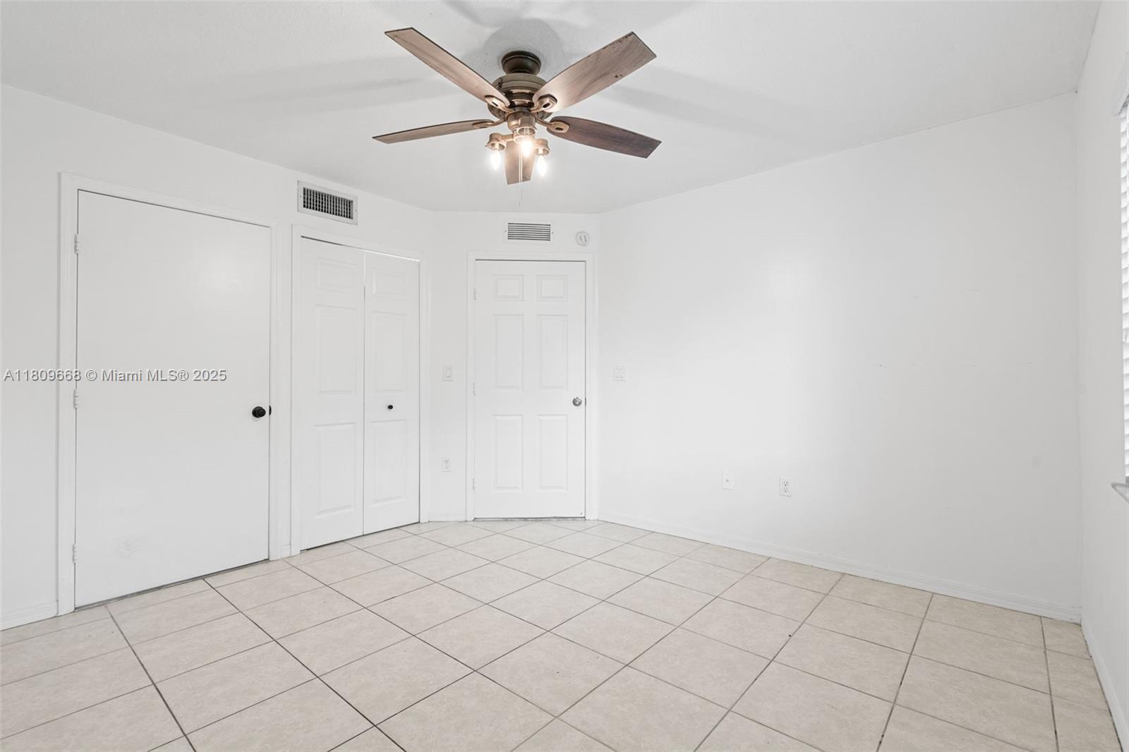 1261 Se 29th St 103-25 Property Photo 17
