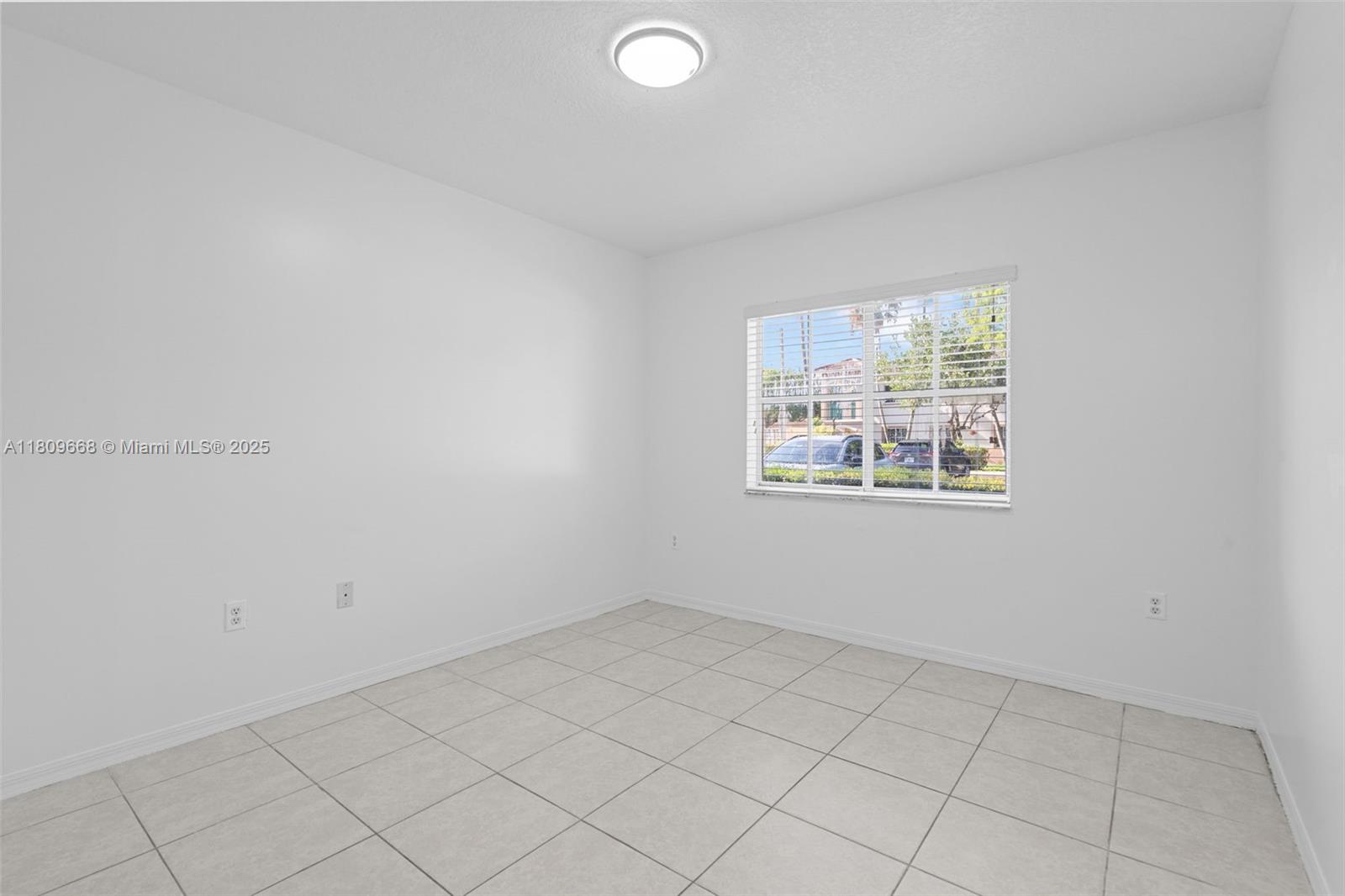 1261 Se 29th St 103-25 Property Photo 20