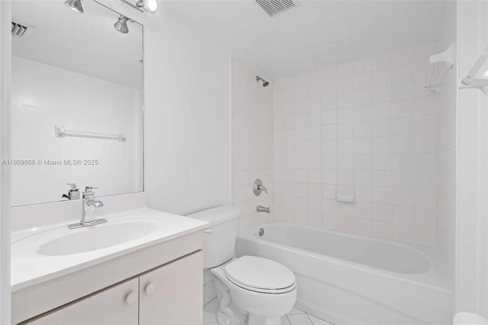 1261 Se 29th St 103-25 Property Photo 22