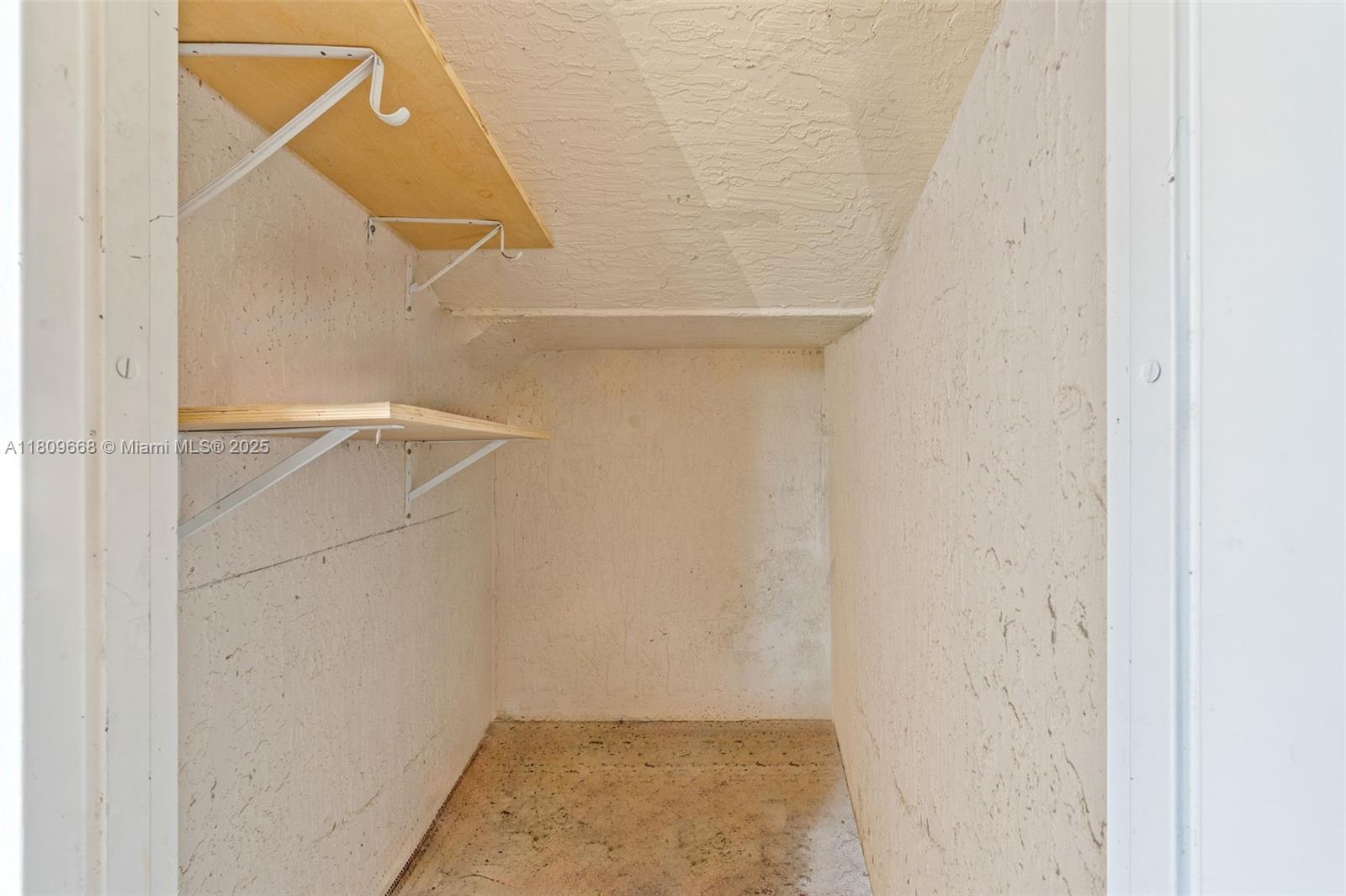 1261 Se 29th St 103-25 Property Photo 23