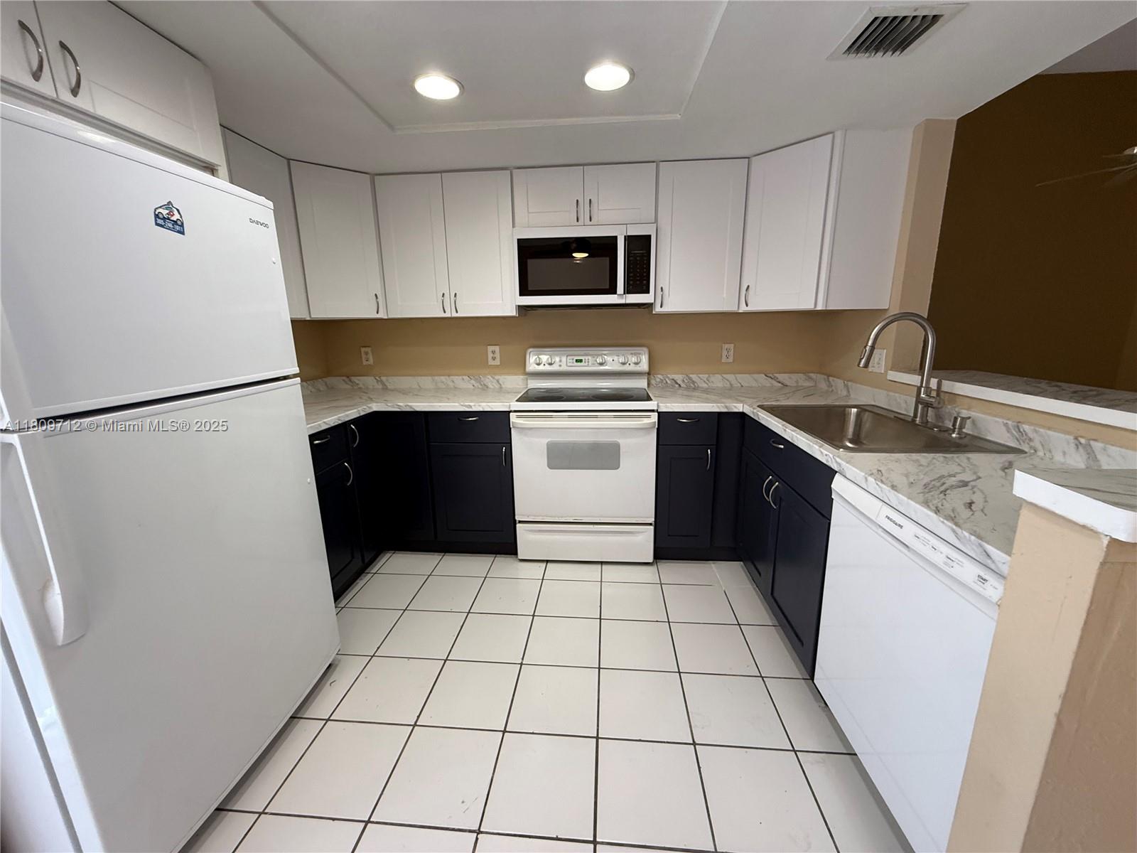 3208 San Remo Cir 3208 Property Photo 2