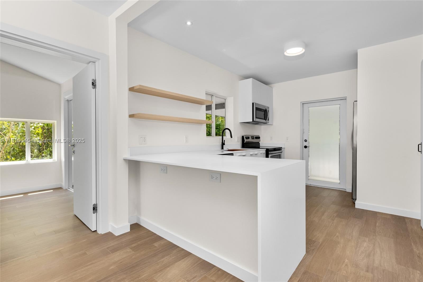 266 Nw 42nd St Property Photo 8