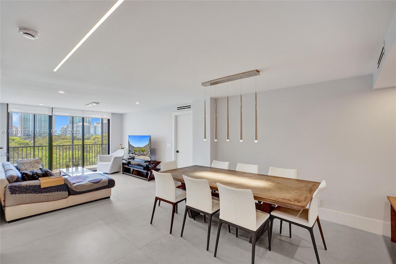 3401 N Country Club Dr 619 Property Photo 1