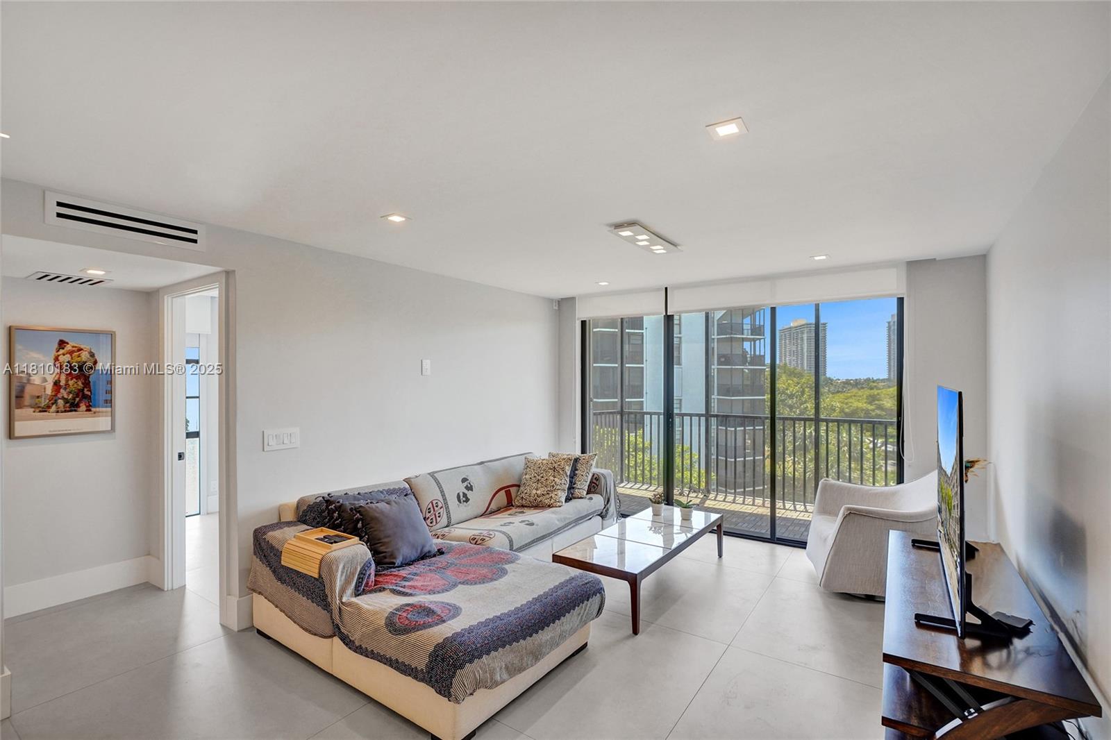 3401 N Country Club Dr 619 Property Photo 3