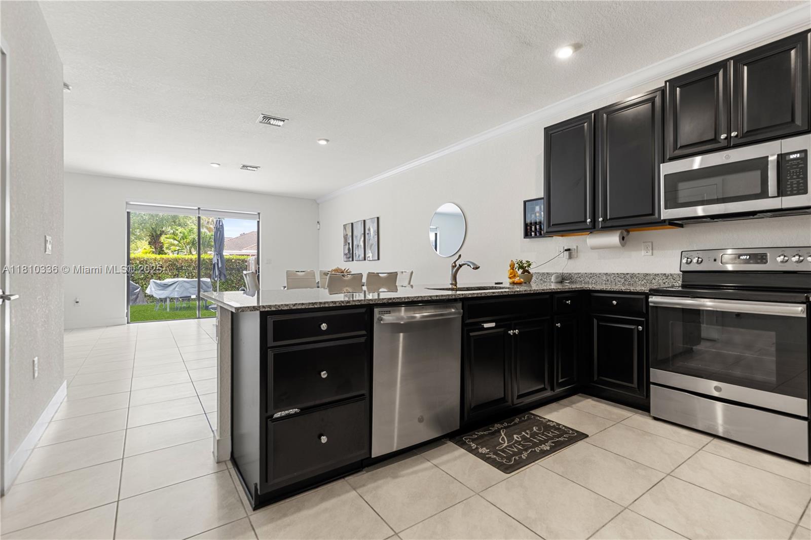 A11810336 Property Photo 1