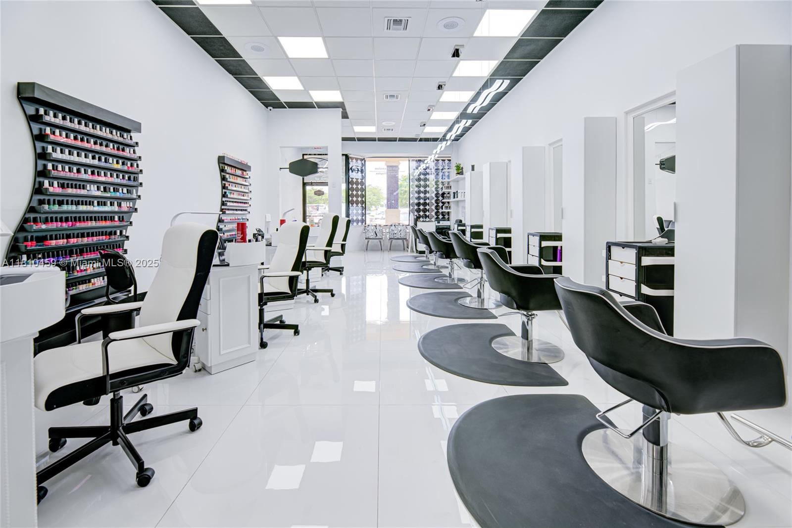 Beauty & Nail Salon For Sale In Fontainebleau Property Photo 2