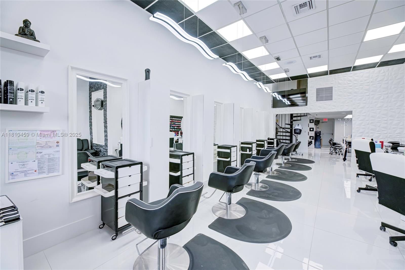 Beauty & Nail Salon For Sale In Fontainebleau Property Photo 3