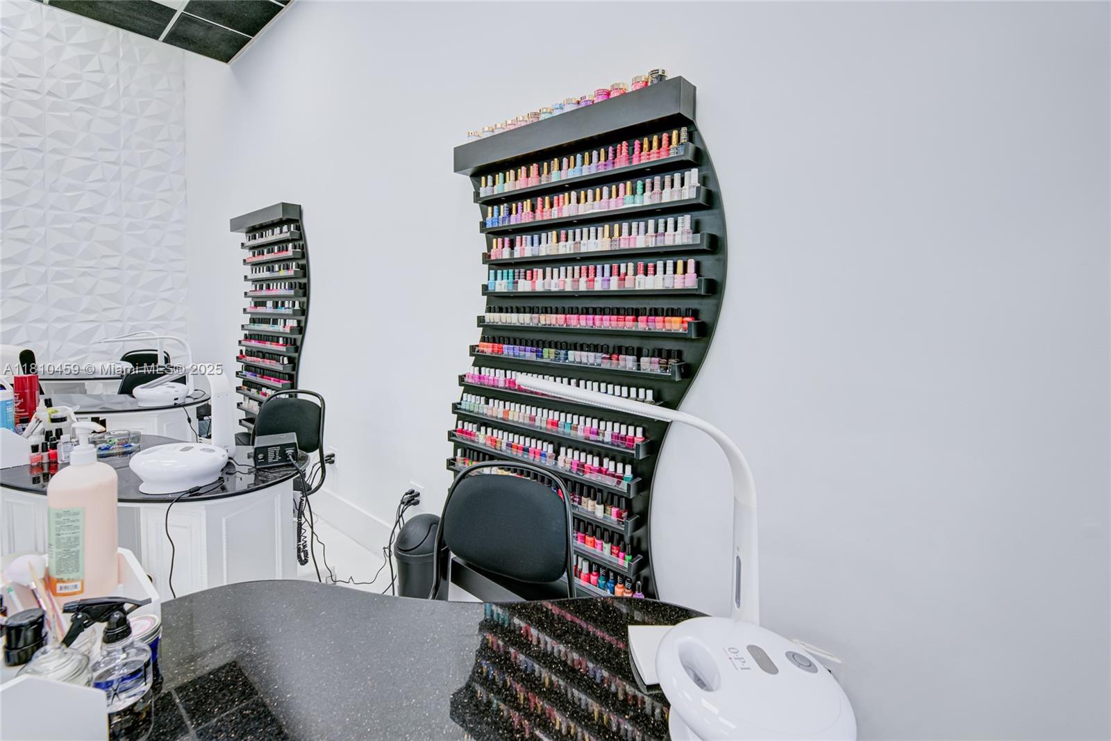 Beauty & Nail Salon For Sale In Fontainebleau Property Photo 8
