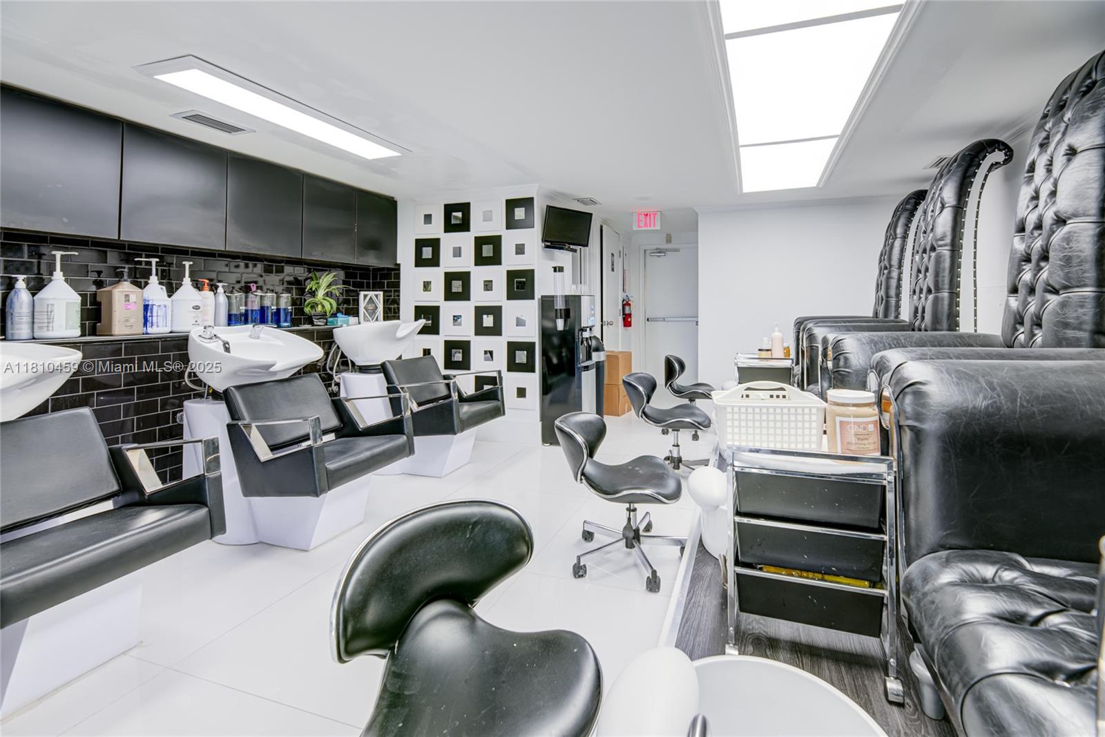 Beauty & Nail Salon For Sale In Fontainebleau Property Photo 10