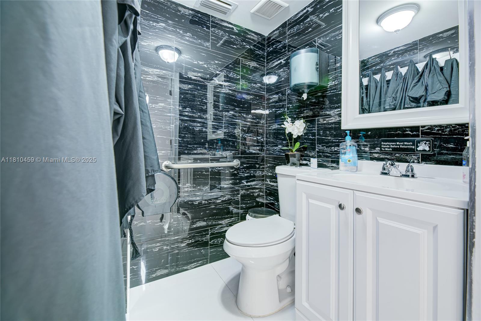 Beauty & Nail Salon For Sale In Fontainebleau Property Photo 12