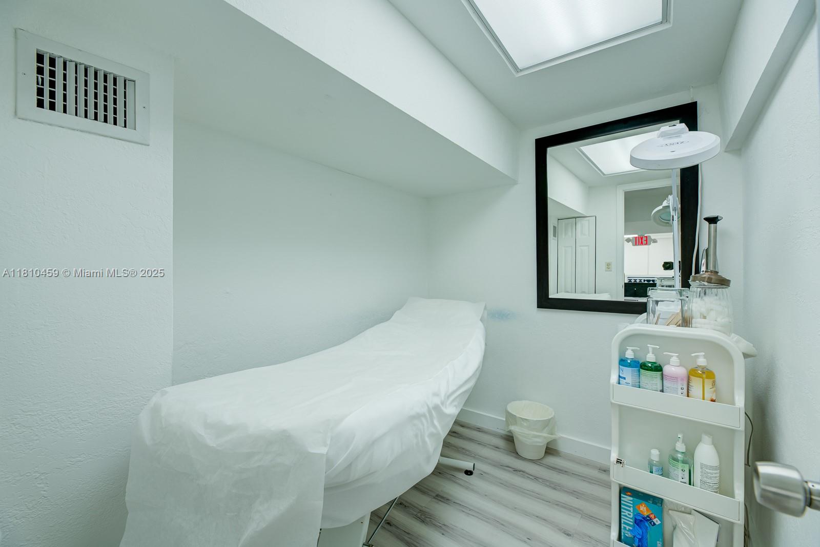 Beauty & Nail Salon For Sale In Fontainebleau Property Photo 15