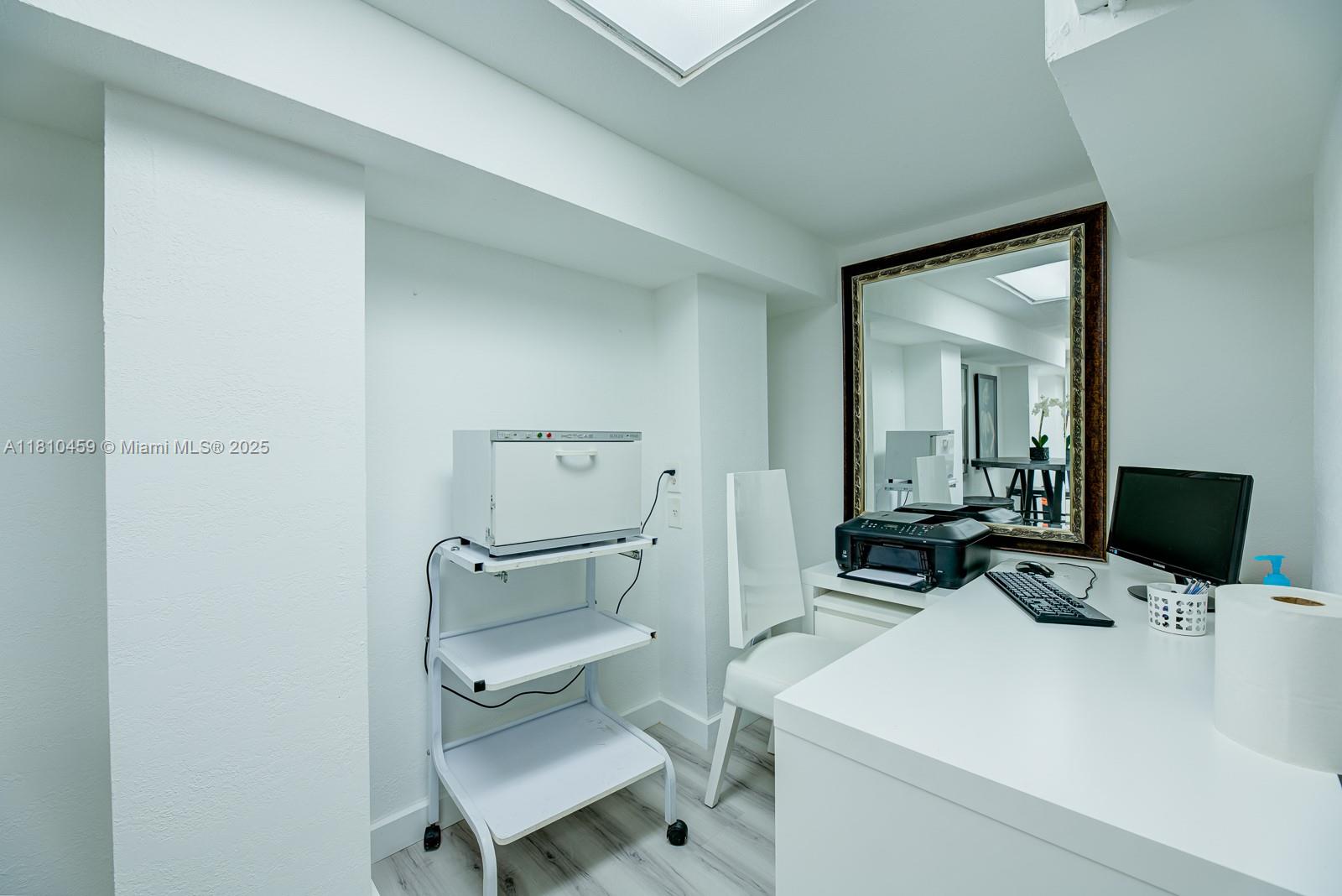 Beauty & Nail Salon For Sale In Fontainebleau Property Photo 17