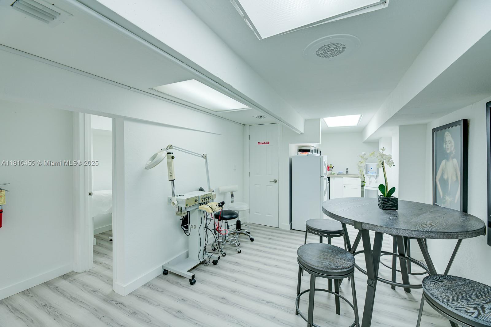 Beauty & Nail Salon For Sale In Fontainebleau Property Photo 18
