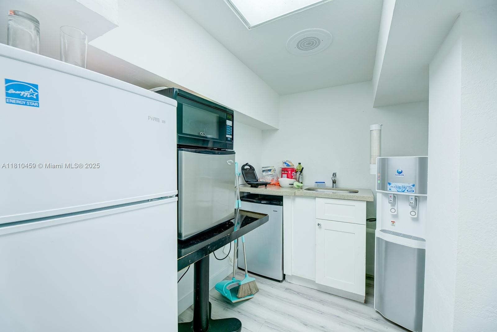 Beauty & Nail Salon For Sale In Fontainebleau Property Photo 19