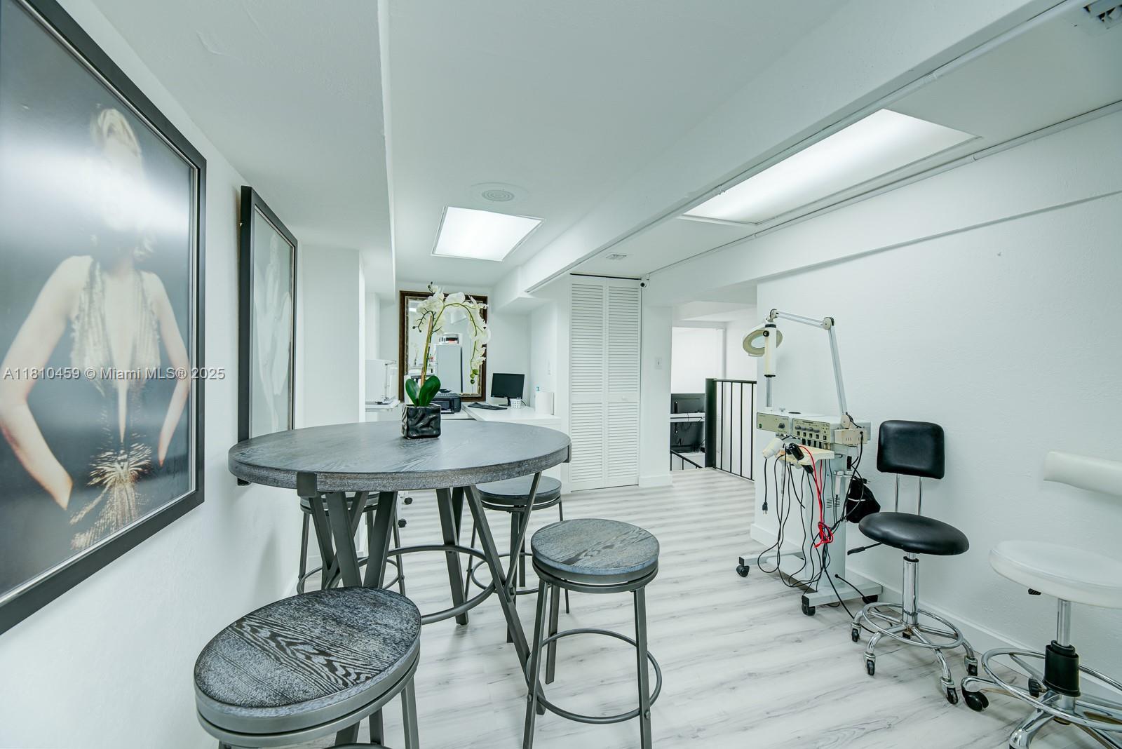 Beauty & Nail Salon For Sale In Fontainebleau Property Photo 22