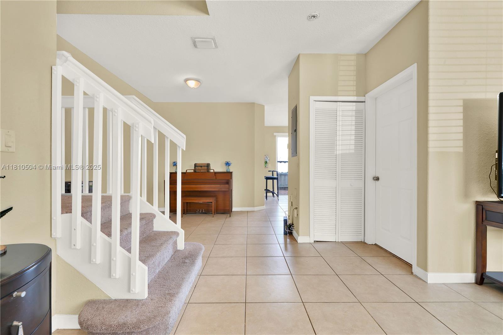 2529 Se 15th Pl Property Photo 3
