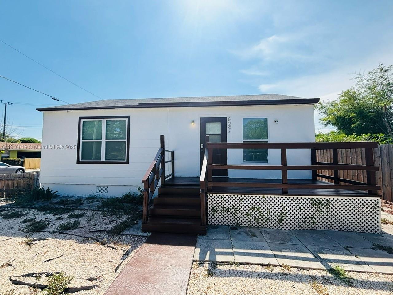 829 S L St A Property Photo 1