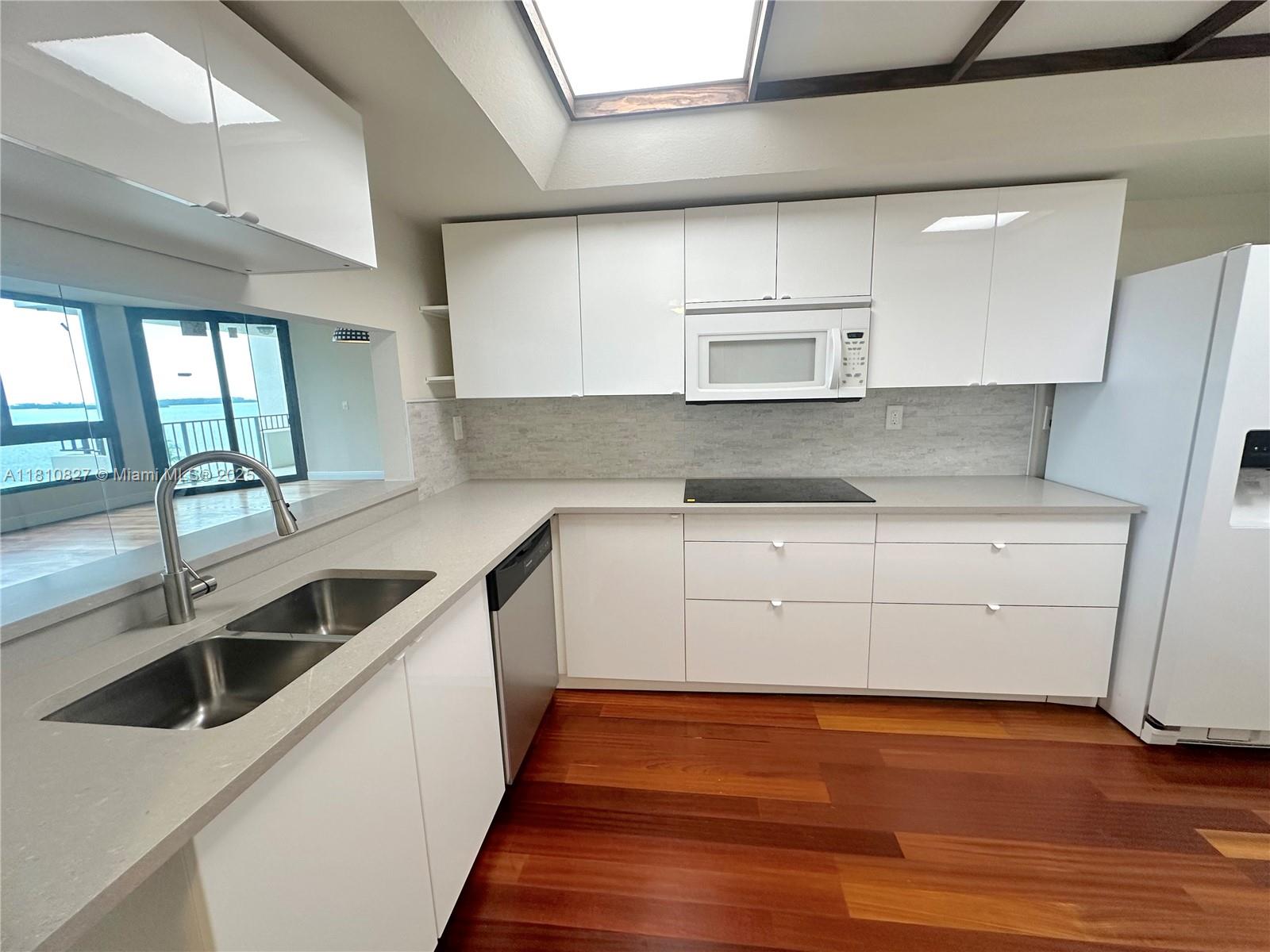 520 Brickell Key Dr A811 Property Photo 15
