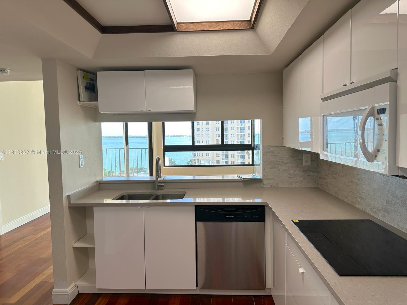 520 Brickell Key Dr A811 Property Photo 19