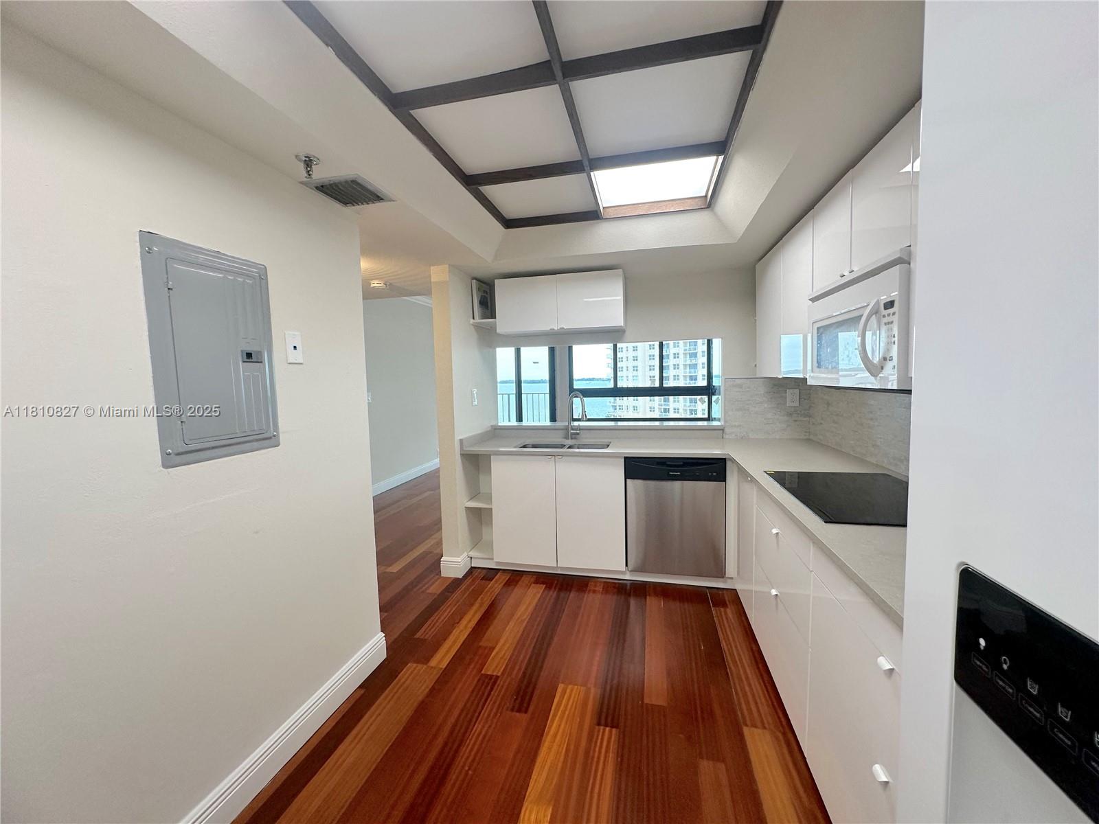 520 Brickell Key Dr A811 Property Photo 20
