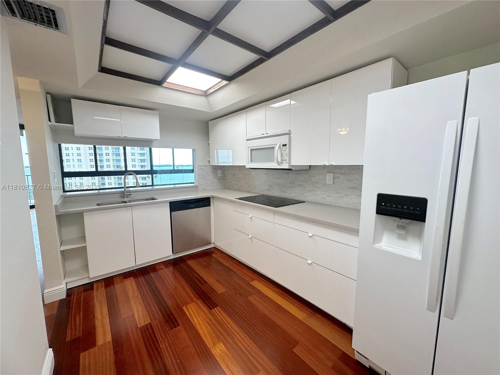 520 Brickell Key Dr A811 Property Photo 21