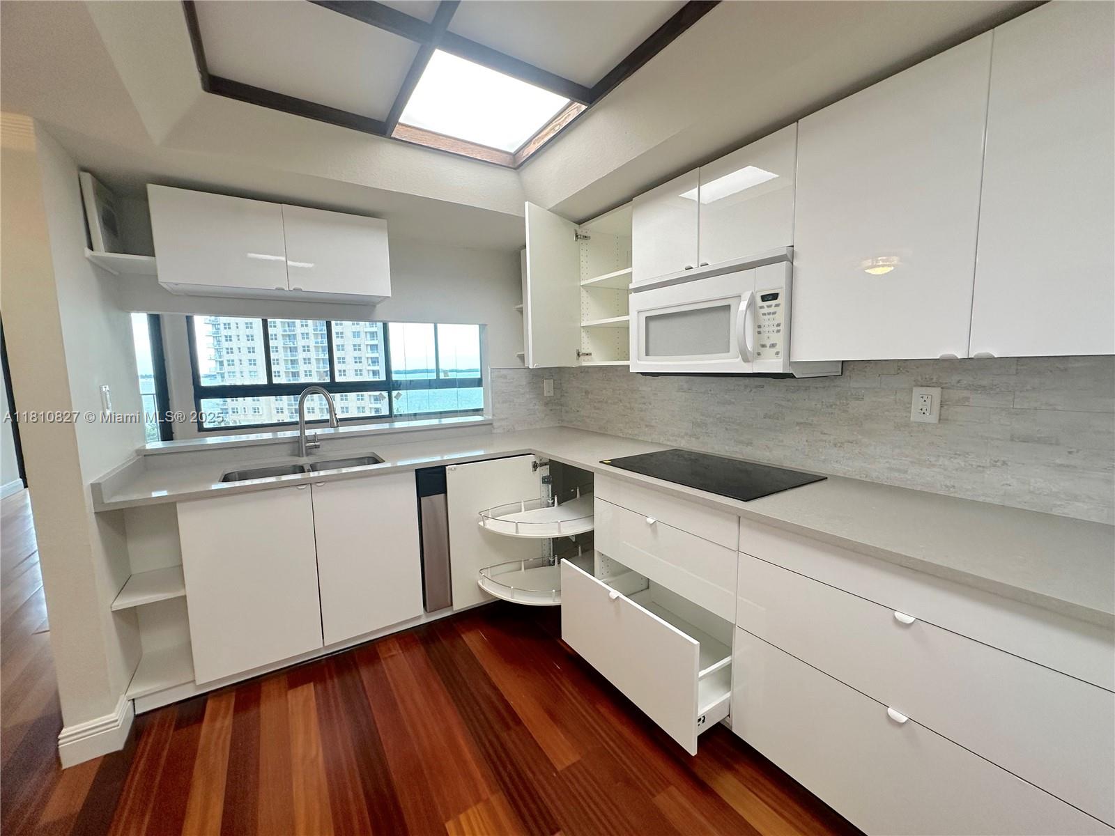 520 Brickell Key Dr A811 Property Photo 22