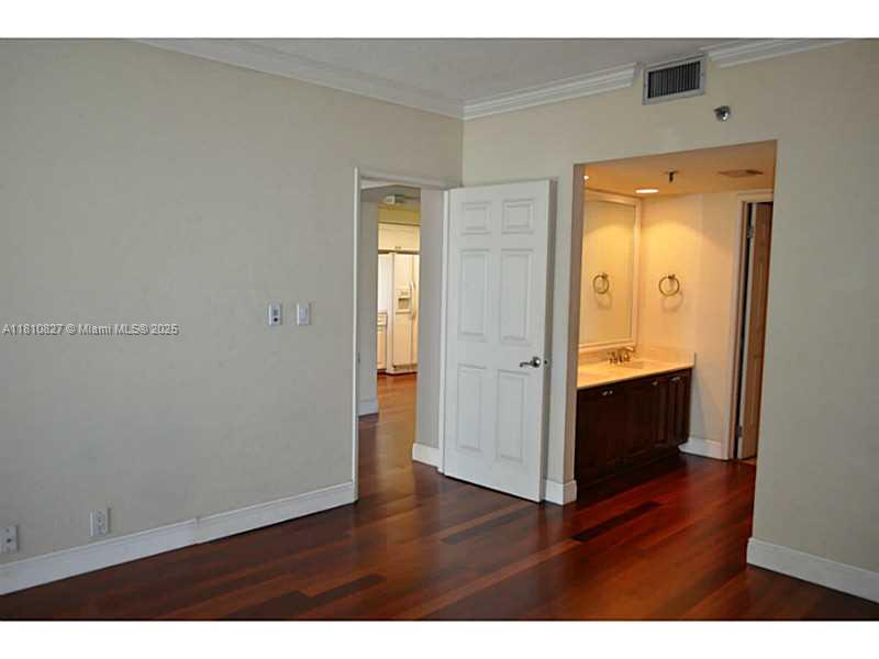 520 Brickell Key Dr A811 Property Photo 25