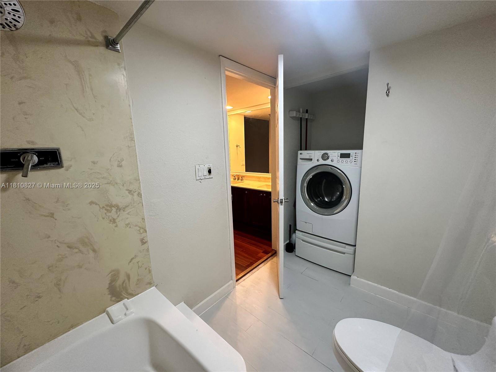 520 Brickell Key Dr A811 Property Photo 28