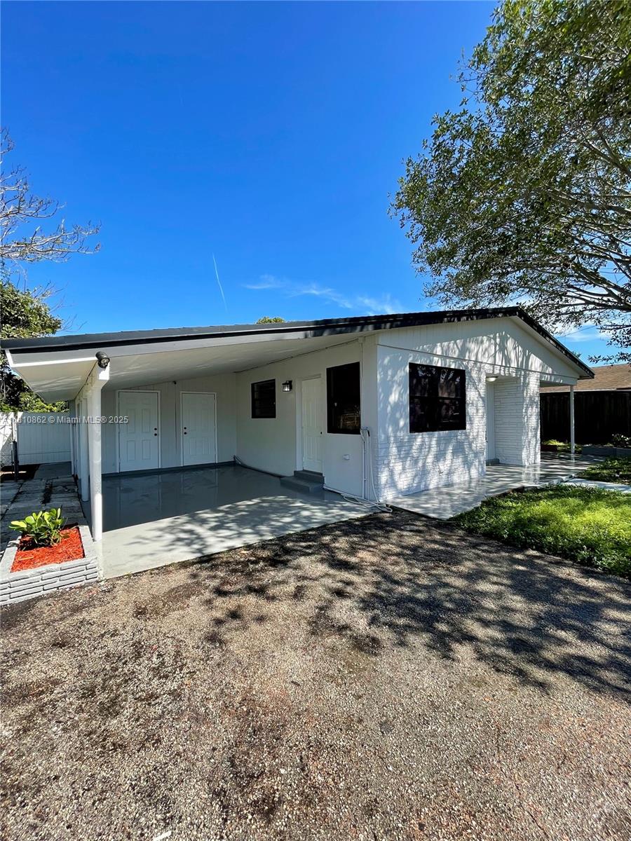 310 NW 33rd Ter