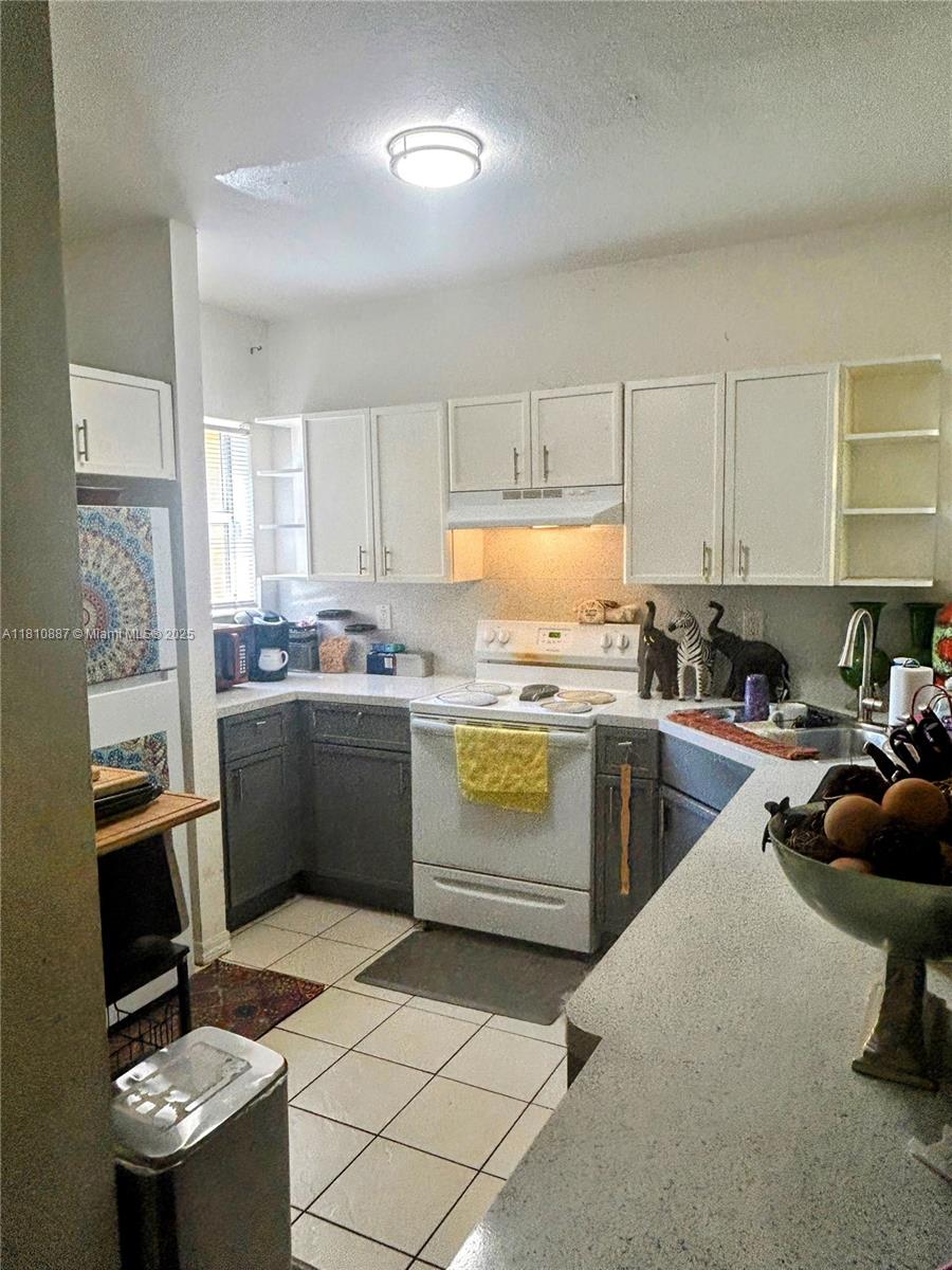972 Sw 6th Ave Property Photo 3