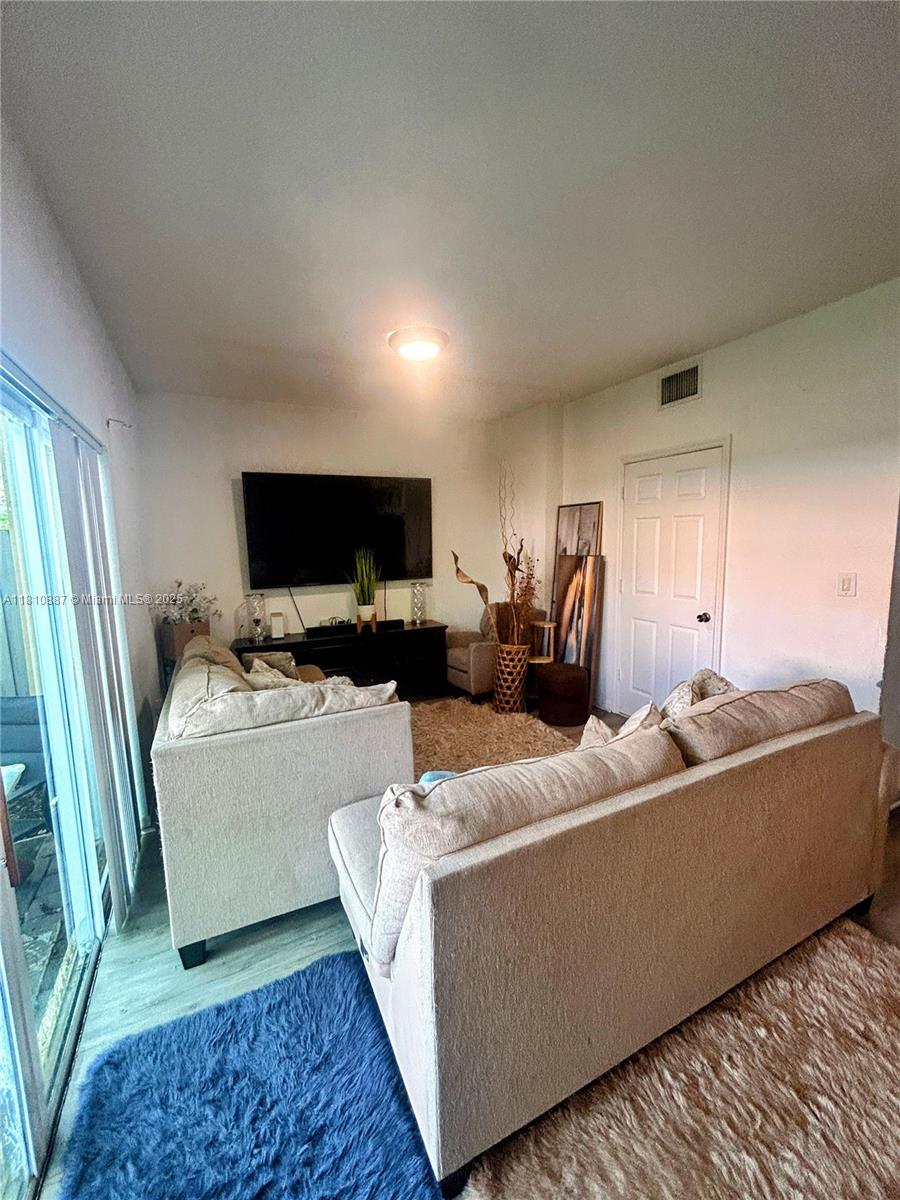 972 Sw 6th Ave Property Photo 6