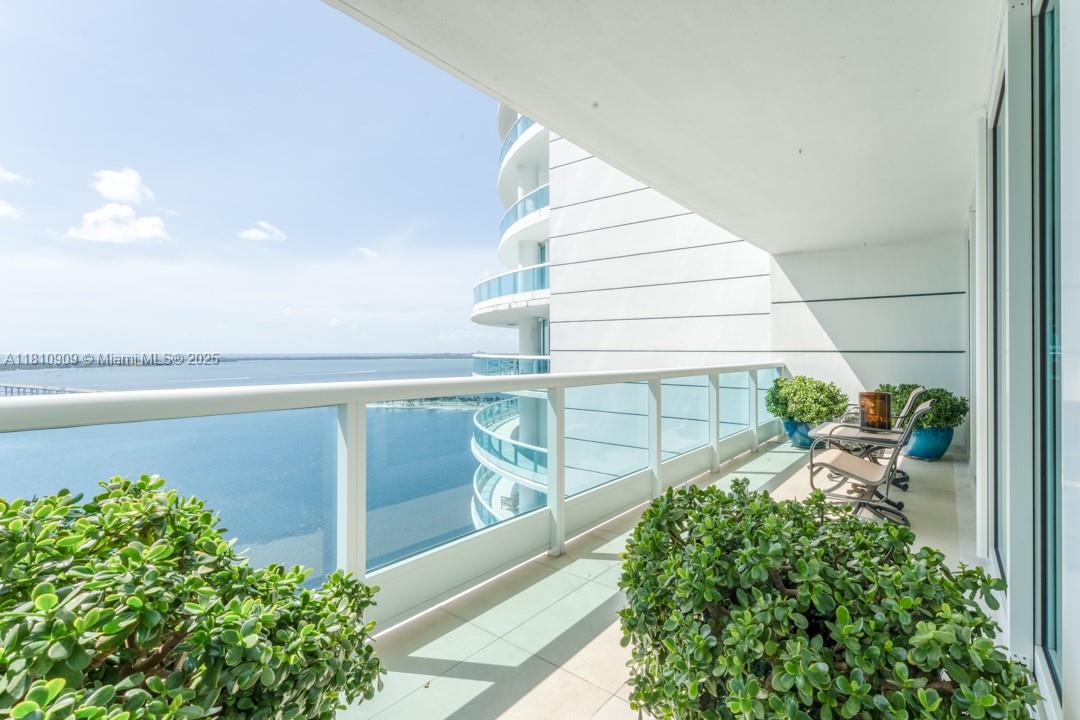 2127 Brickell Ave 3304 Property Photo 1