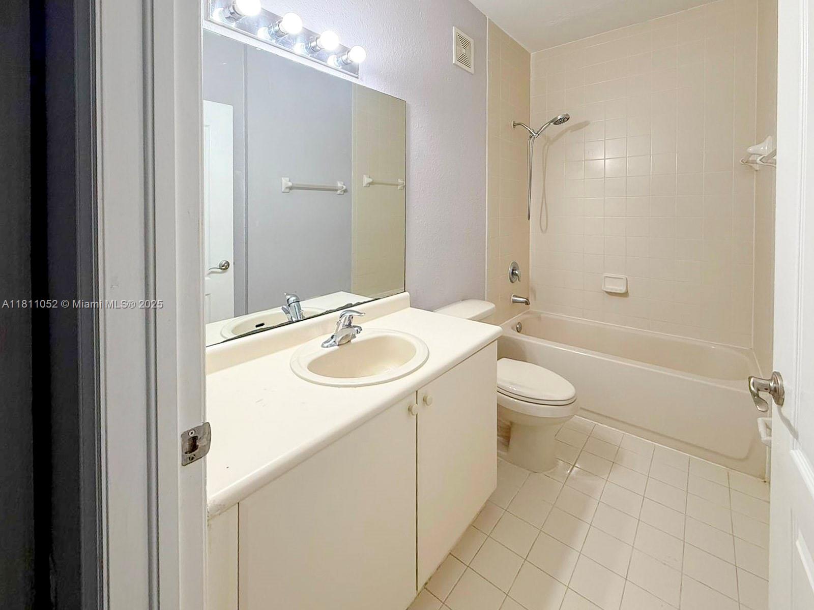 1677 Se Ct-27 Property Photo 5