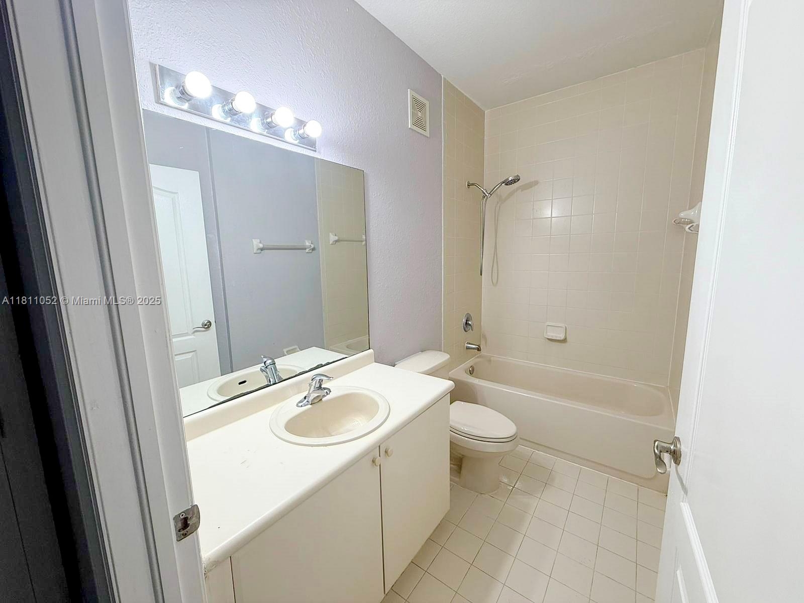 1677 Se Ct-27 Property Photo 13