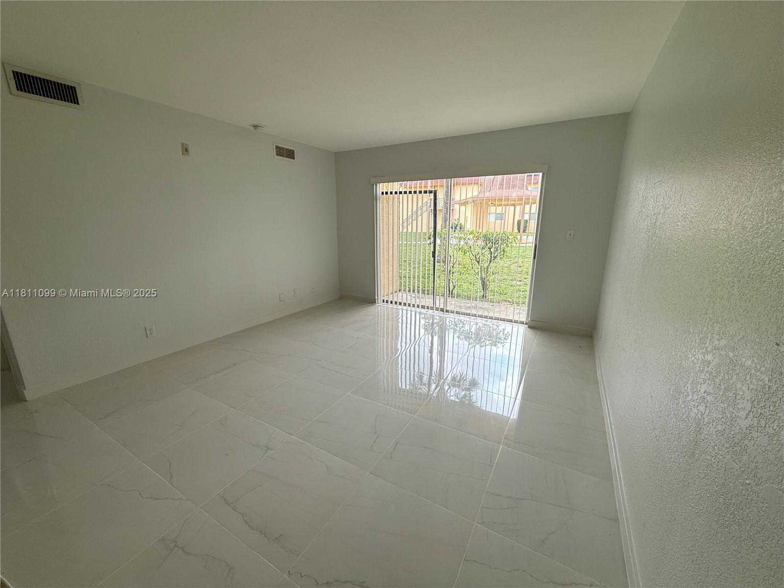 2840 Nw 55th Ave 1a Property Photo 1
