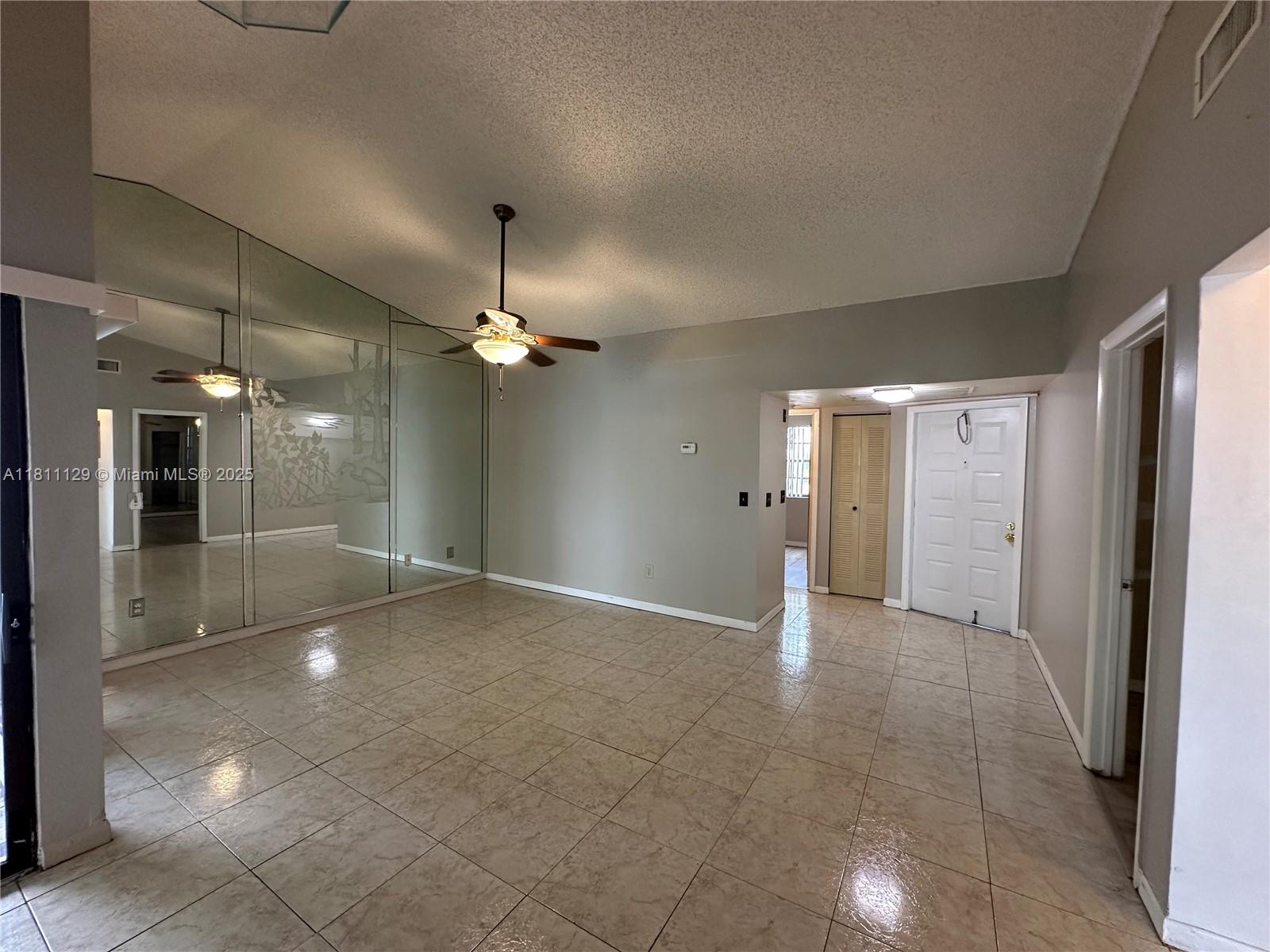 1024 S Independence Dr 1024a Property Photo 4