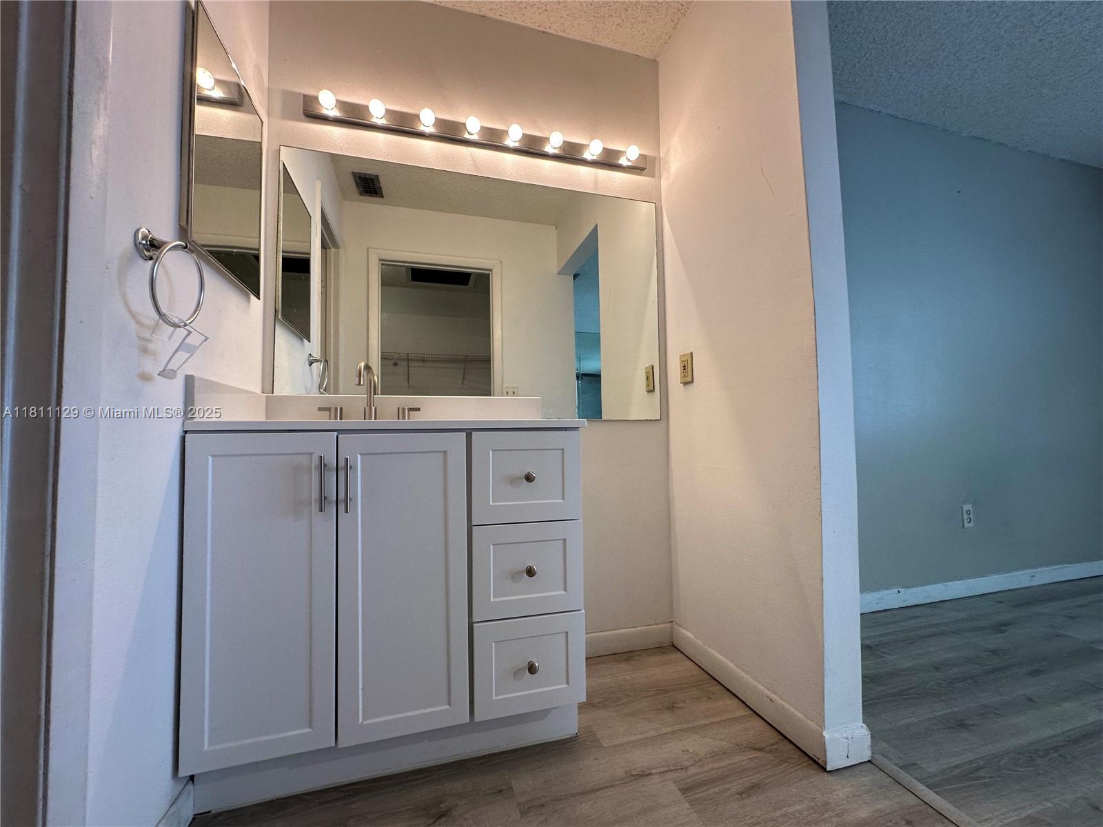 1024 S Independence Dr 1024a Property Photo 12