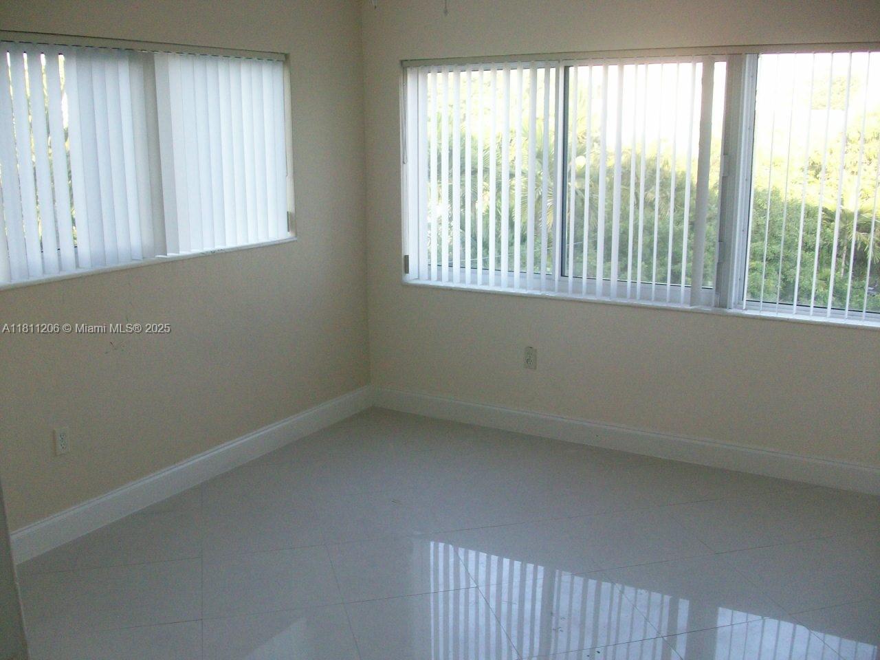 10001 W Bay Harbor Dr 306 Property Photo 1